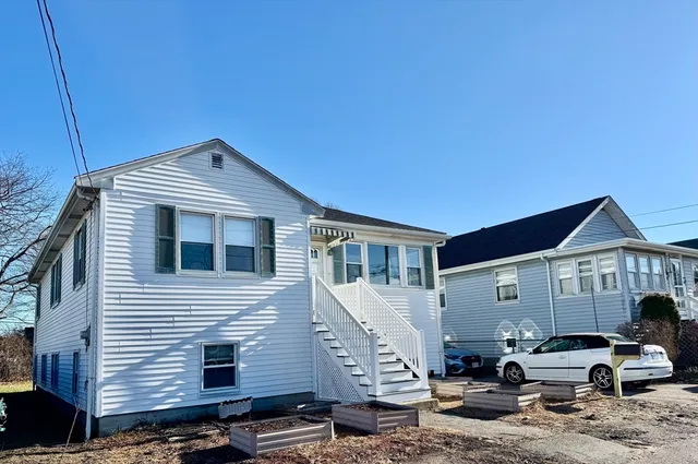 $2,800 | 56 Stafford Road, Unit 1, Hull, MA 02045