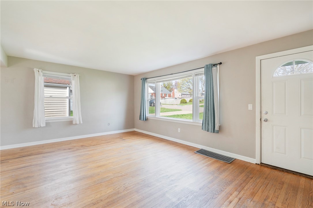 1635 Edmeyer Avenue Northwest Canton, OH 44708 - Photo 3 of 29 Gallery Image 3
