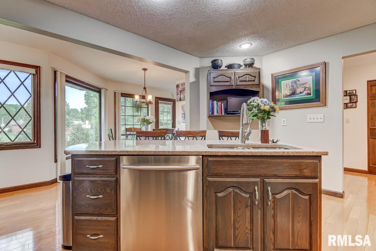 9 Red Bud Lane Springfield, IL 62712 - Photo 12 of 50 Gallery Image 12