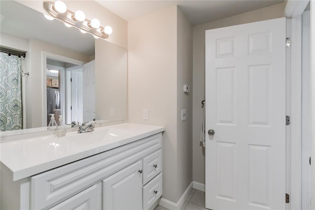 87 Gray Road Falmouth, ME 04105 - Photo 9 of 35 1st Floor Full Bath