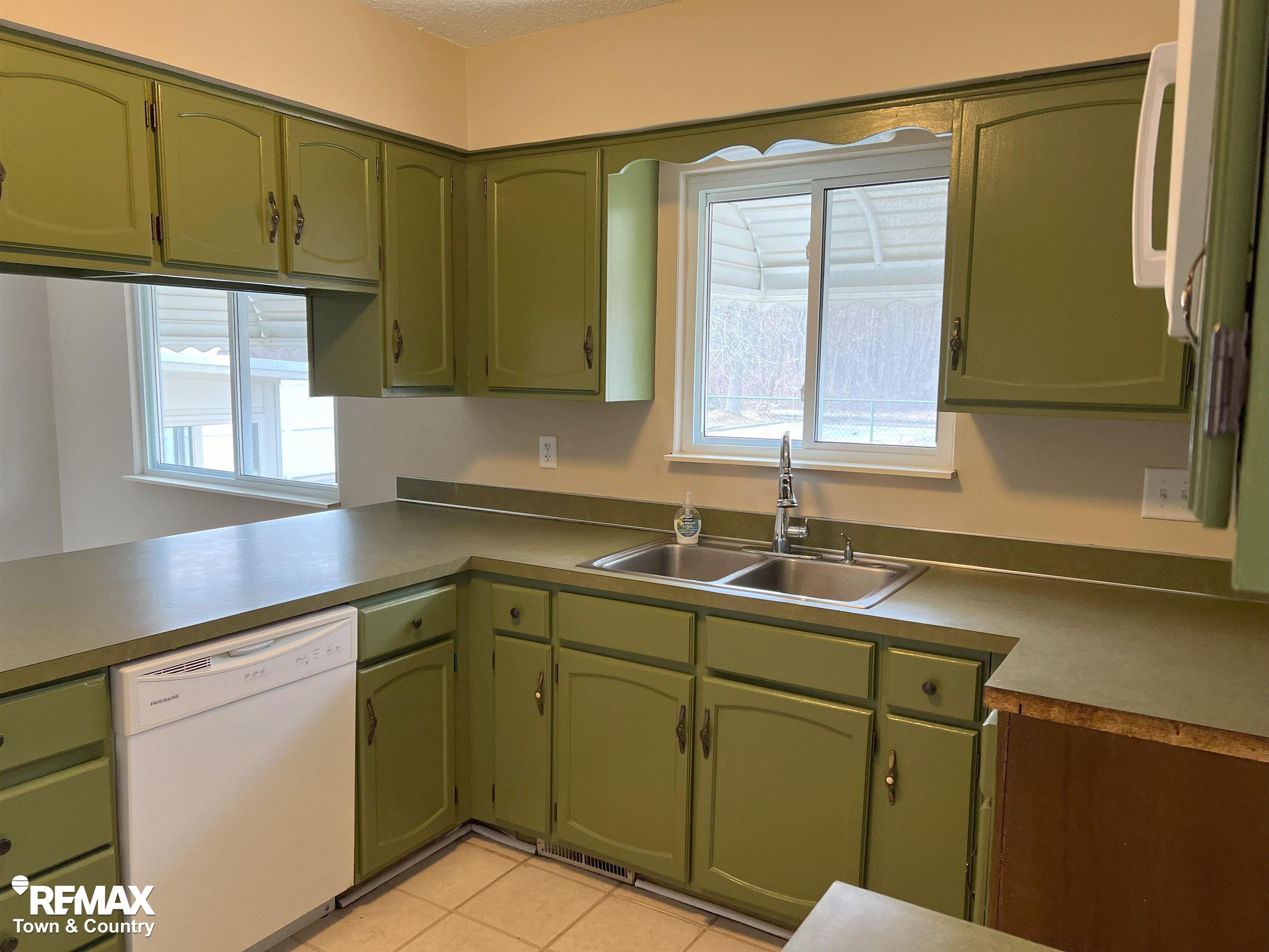 8377 Neff Road Mount Morris, MI 48458 - Photo 10 of 46 50134350-a6696fc6-93b1-4281-a79b-8dad0a40ac7c.JPG