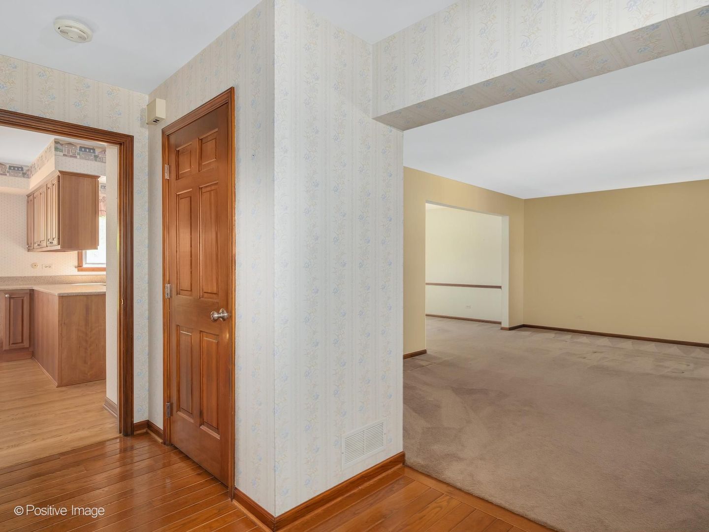 217 Rex Boulevard Elmhurst, IL 60126 - Photo 5 of 36