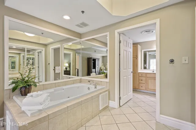 $519,900 | 215 Woliss Lane, Unit 406, Gatlinburg, TN 37738