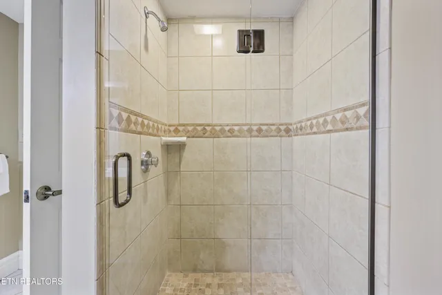 $519,900 | 215 Woliss Lane, Unit 406, Gatlinburg, TN 37738