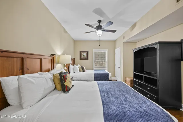 $519,900 | 215 Woliss Lane, Unit 406, Gatlinburg, TN 37738