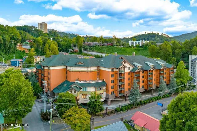 $519,900 | 215 Woliss Lane, Unit 406, Gatlinburg, TN 37738