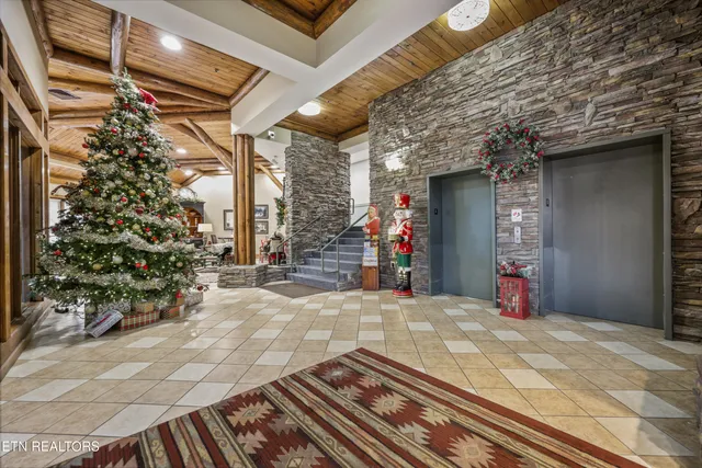 $519,900 | 215 Woliss Lane, Unit 406, Gatlinburg, TN 37738