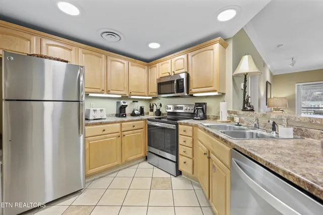 $519,900 | 215 Woliss Lane, Unit 406, Gatlinburg, TN 37738