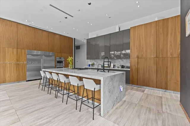 $4,500,000 | 19914 Northeast 19th Court, Miami, FL 33179