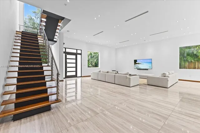 $4,500,000 | 19914 Northeast 19th Court, Miami, FL 33179