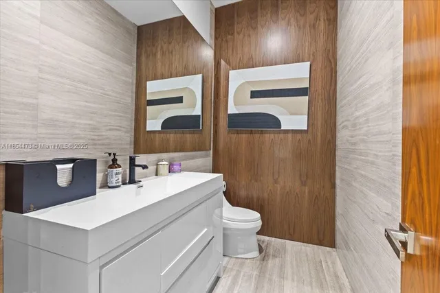 $4,500,000 | 19914 Northeast 19th Court, Miami, FL 33179