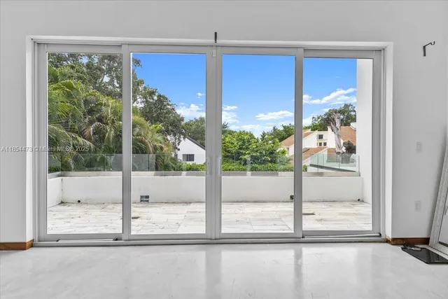 $4,500,000 | 19914 Northeast 19th Court, Miami, FL 33179