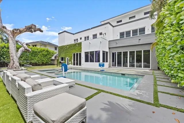 $4,500,000 | 19914 Northeast 19th Court, Miami, FL 33179