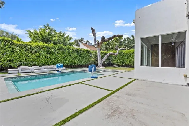 $4,500,000 | 19914 Northeast 19th Court, Miami, FL 33179