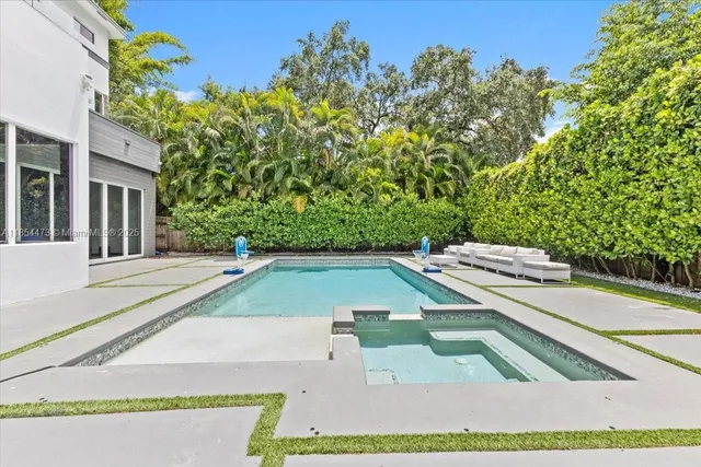 $4,500,000 | 19914 Northeast 19th Court, Miami, FL 33179