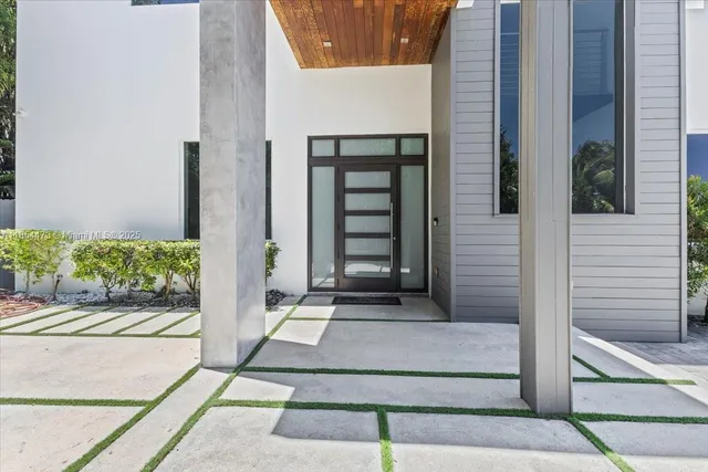 $4,500,000 | 19914 Northeast 19th Court, Miami, FL 33179