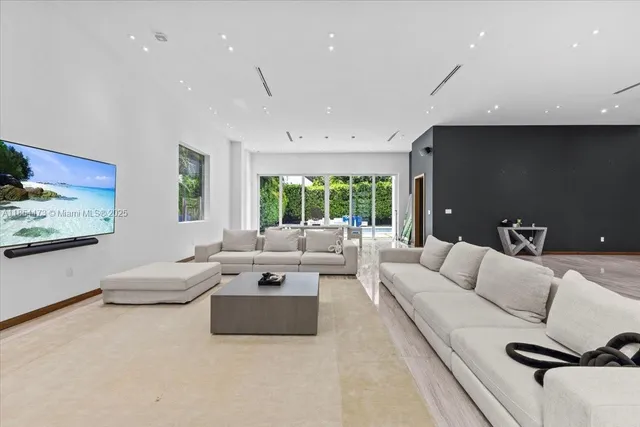 $4,500,000 | 19914 Northeast 19th Court, Miami, FL 33179