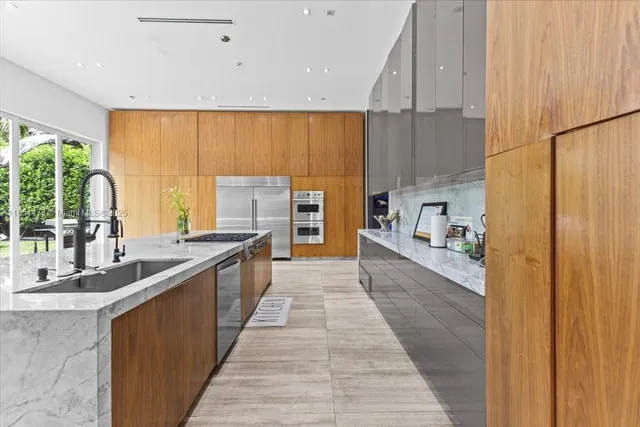 $4,500,000 | 19914 Northeast 19th Court, Miami, FL 33179