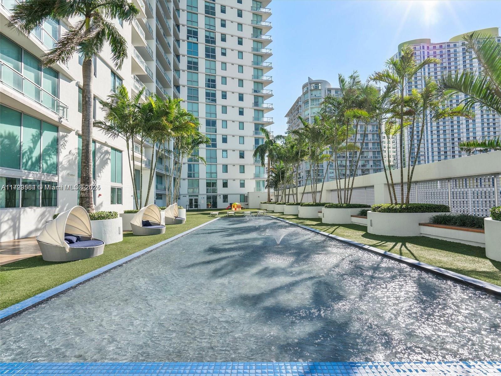 92 Southwest 3rd Street, Unit 4109 Miami, FL 33130 - Photo 18 of 23 a view of a park with large trees