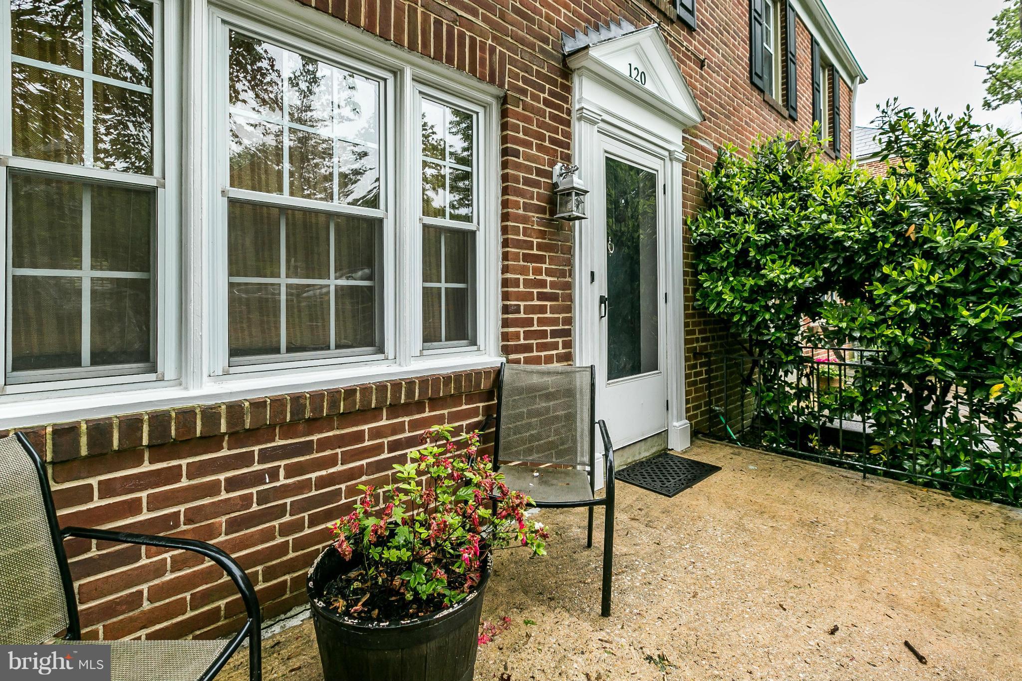 120 Stanmore Road Baltimore, MD 21212 - Photo 4 of 27 a view of a house with a window