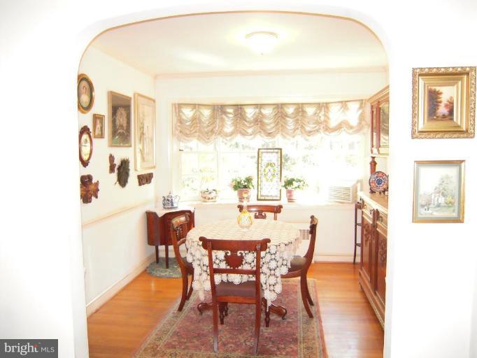 800 Stonington Road Silver Spring, MD 20902 - Photo 3 of 15 Dining Room