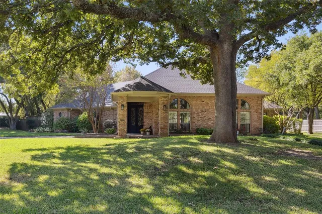 $649,900 | 2900 Oak Trail Court, Dalworthington Gardens, TX 76016