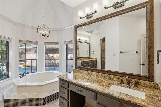 $649,900 | 2900 Oak Trail Court, Dalworthington Gardens, TX 76016