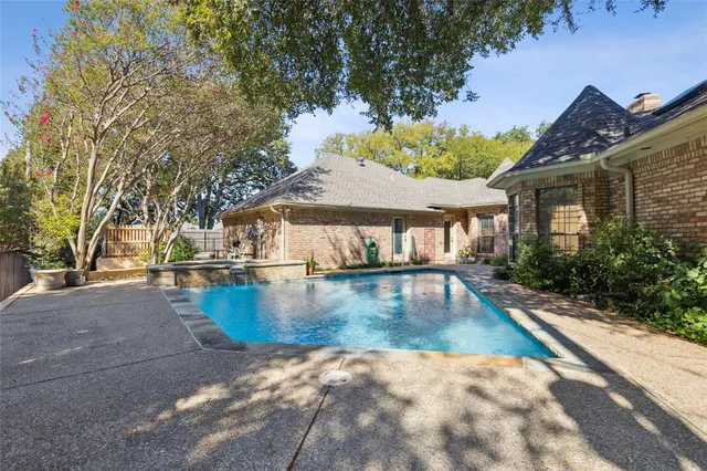 $649,900 | 2900 Oak Trail Court, Dalworthington Gardens, TX 76016