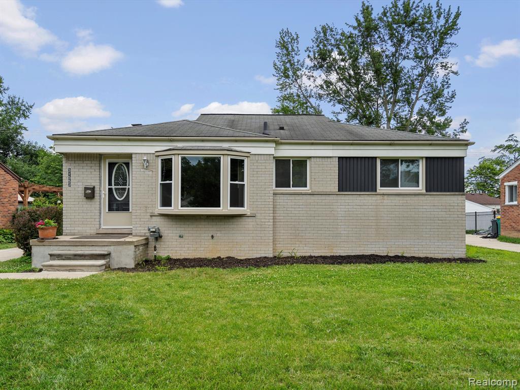 31553 Marblehead Road Farmington, MI 48336 - Photo 1 of 32