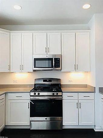 1676 Avalene Way Virginia Beach, VA 23456 - Photo 4 of 36