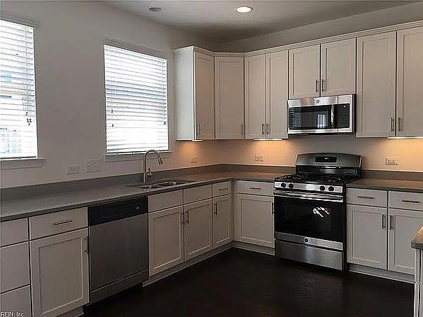 1676 Avalene Way Virginia Beach, VA 23456 - Photo 6 of 36