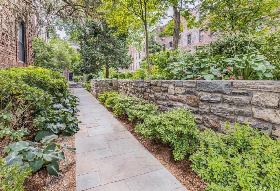 64 Sagamore Road, Unit A6 Bronxville, NY 10708 - Photo 3 of 17