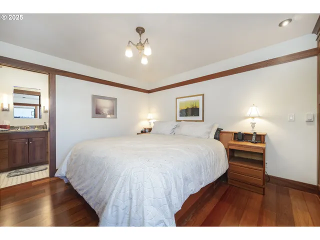 a picture of a bathroom