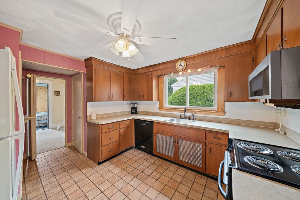 75 Pierce Road Weymouth, MA 02188 - Photo 12 of 31 Gallery Image 12