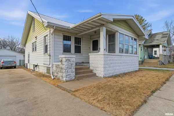 $90,400 | 2005 North Prospect Road, Peoria, IL 61603