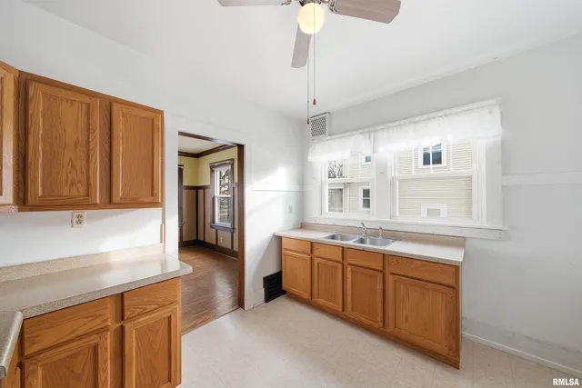 $94,900 | 2005 North Prospect Road, Peoria, IL 61603