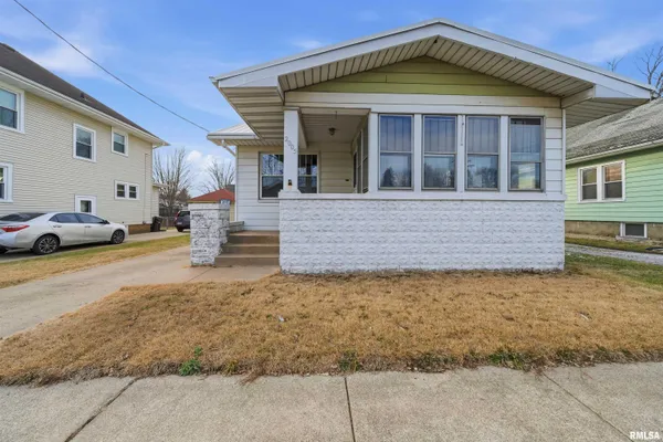 $90,400 | 2005 North Prospect Road, Peoria, IL 61603