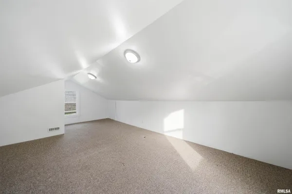 $90,400 | 2005 North Prospect Road, Peoria, IL 61603