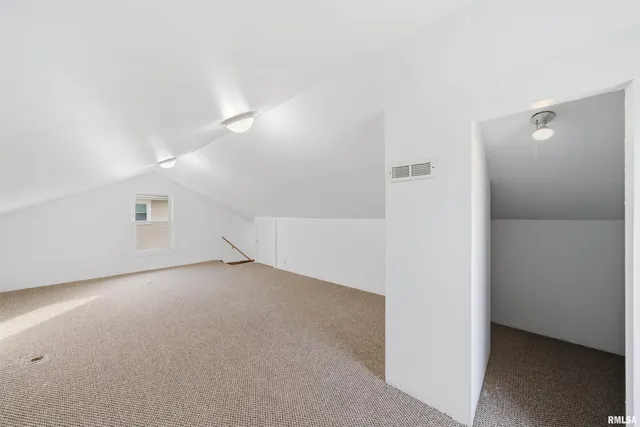 $94,900 | 2005 North Prospect Road, Peoria, IL 61603