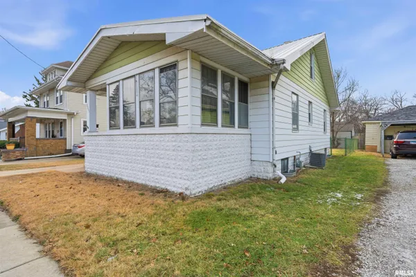 $90,400 | 2005 North Prospect Road, Peoria, IL 61603