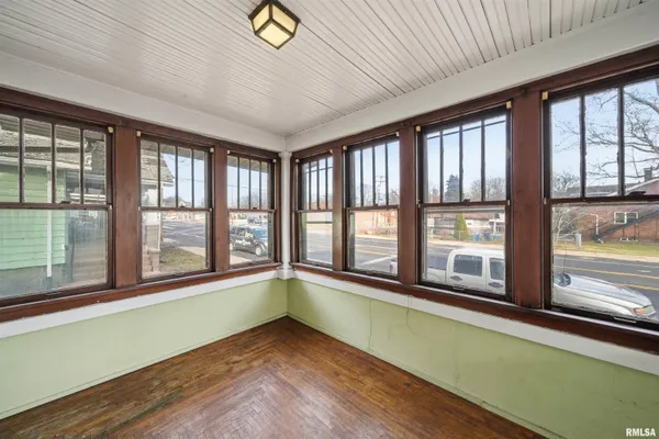 $90,400 | 2005 North Prospect Road, Peoria, IL 61603