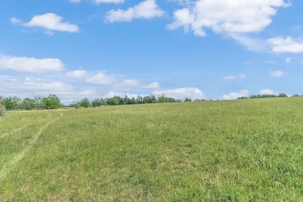 $375,000 | 1528 Fairfield Road, Westmoreland, TN 37186