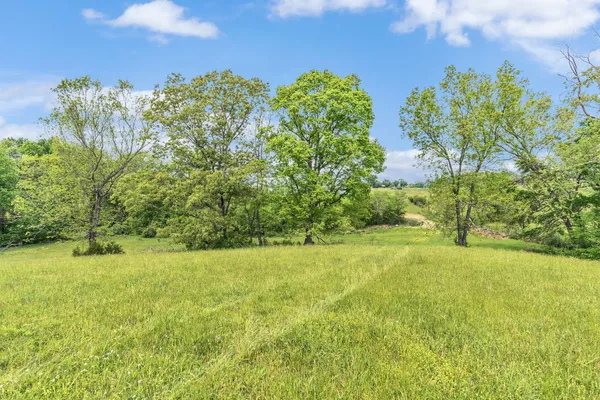 $375,000 | 1528 Fairfield Road, Westmoreland, TN 37186