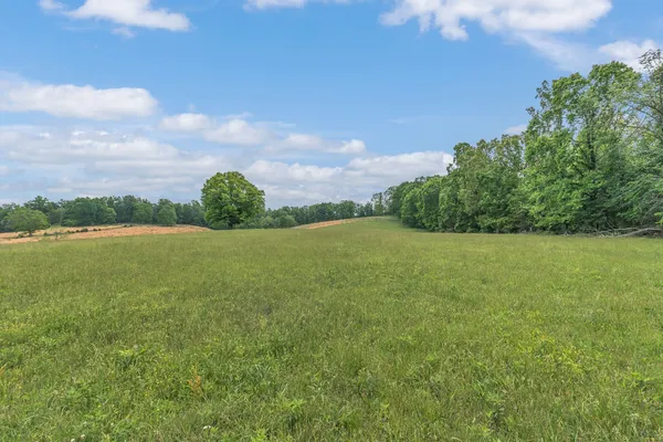 $375,000 | 1528 Fairfield Road, Westmoreland, TN 37186