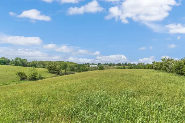 $375,000 | 1528 Fairfield Road, Westmoreland, TN 37186
