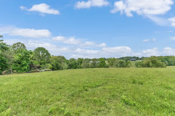 $375,000 | 1528 Fairfield Road, Westmoreland, TN 37186