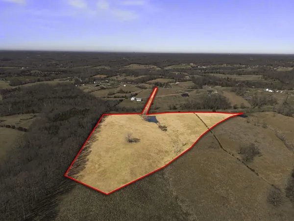 $375,000 | 1528 Fairfield Road, Westmoreland, TN 37186