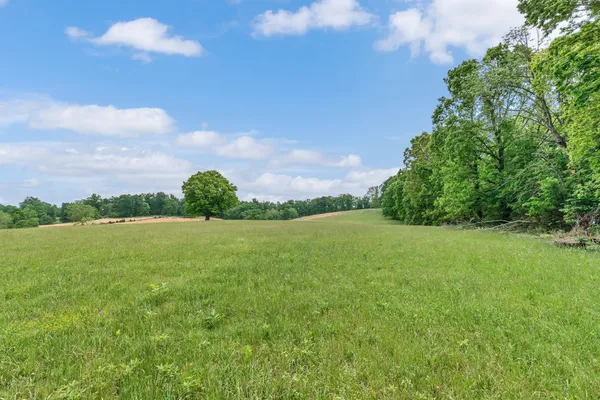 $375,000 | 1528 Fairfield Road, Westmoreland, TN 37186