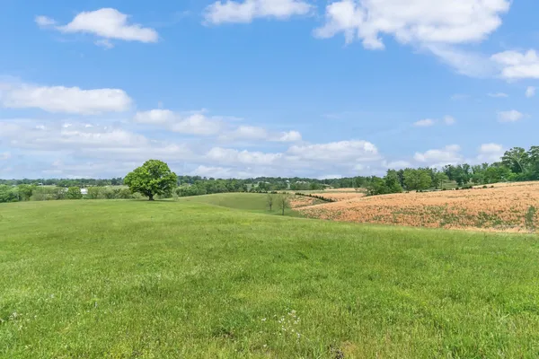 $375,000 | 1528 Fairfield Road, Westmoreland, TN 37186