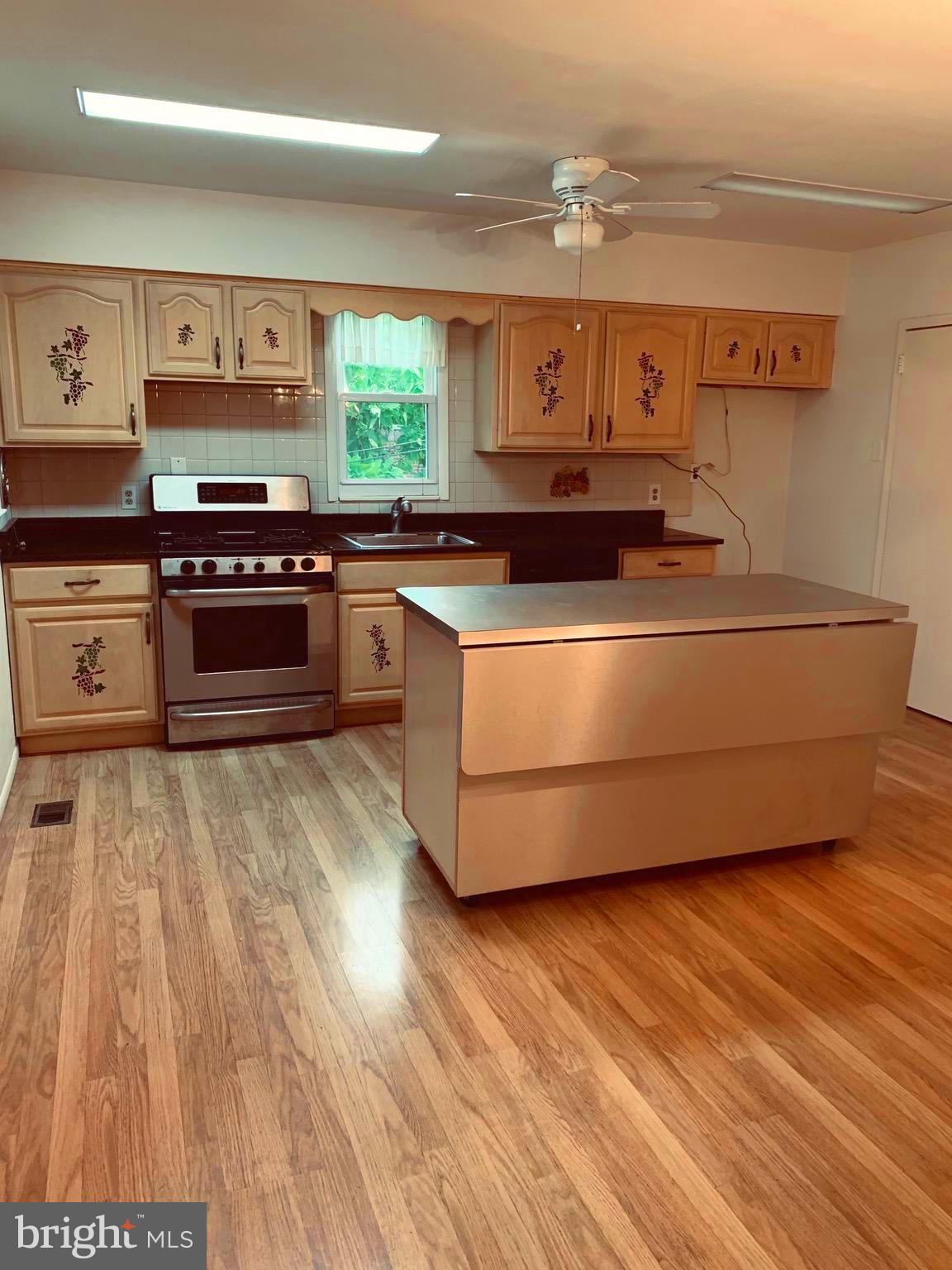 1223 Laurel Road Sharon Hill, PA 19079 - Photo 3 of 25 Gallery Image 3